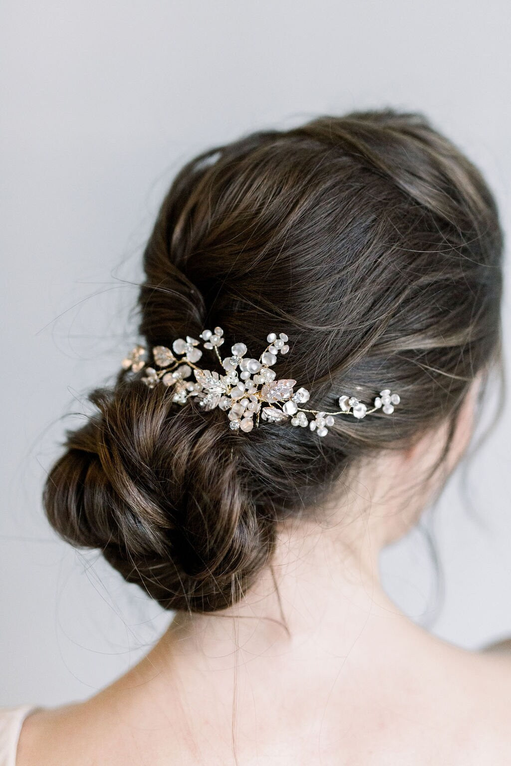 Gold Floral Wedding Hair Comb, Pearl and Crystal Bridal Hair Comb, Wedding Hair Accessory For The Bride - Swarovski pearls, metal comb, wire, rhinestones, metal leaves, metal flowers