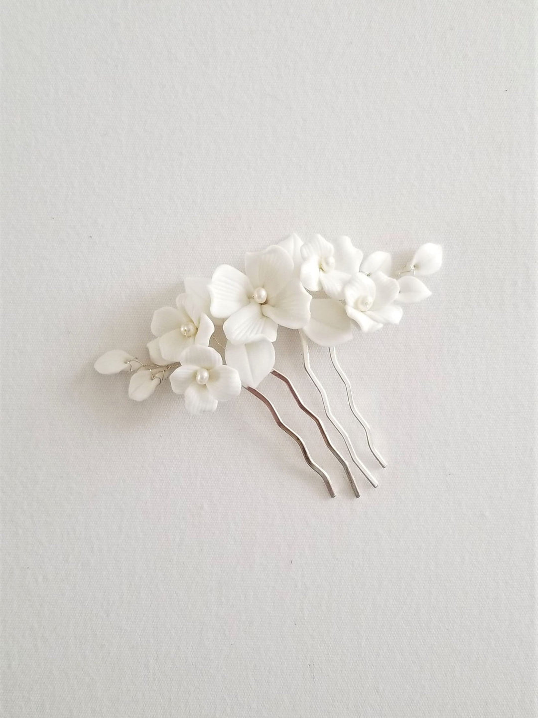 Modern White Wedding Hair Comb for Bride with Porcelain Flowers, Floral Wedding Hair Accessory with Freshwater Pearls and Clay Flowers - Porcelain Flowers, Freshwater Pearls, Metal Comb, Wire