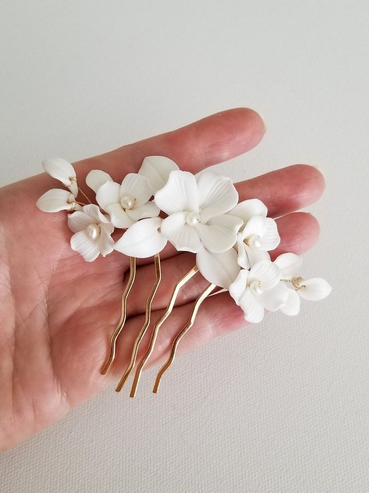 Modern White Wedding Hair Comb for Bride with Porcelain Flowers, Floral Wedding Hair Accessory with Freshwater Pearls and Clay Flowers - Porcelain Flowers, Freshwater Pearls, Metal Comb, Wire