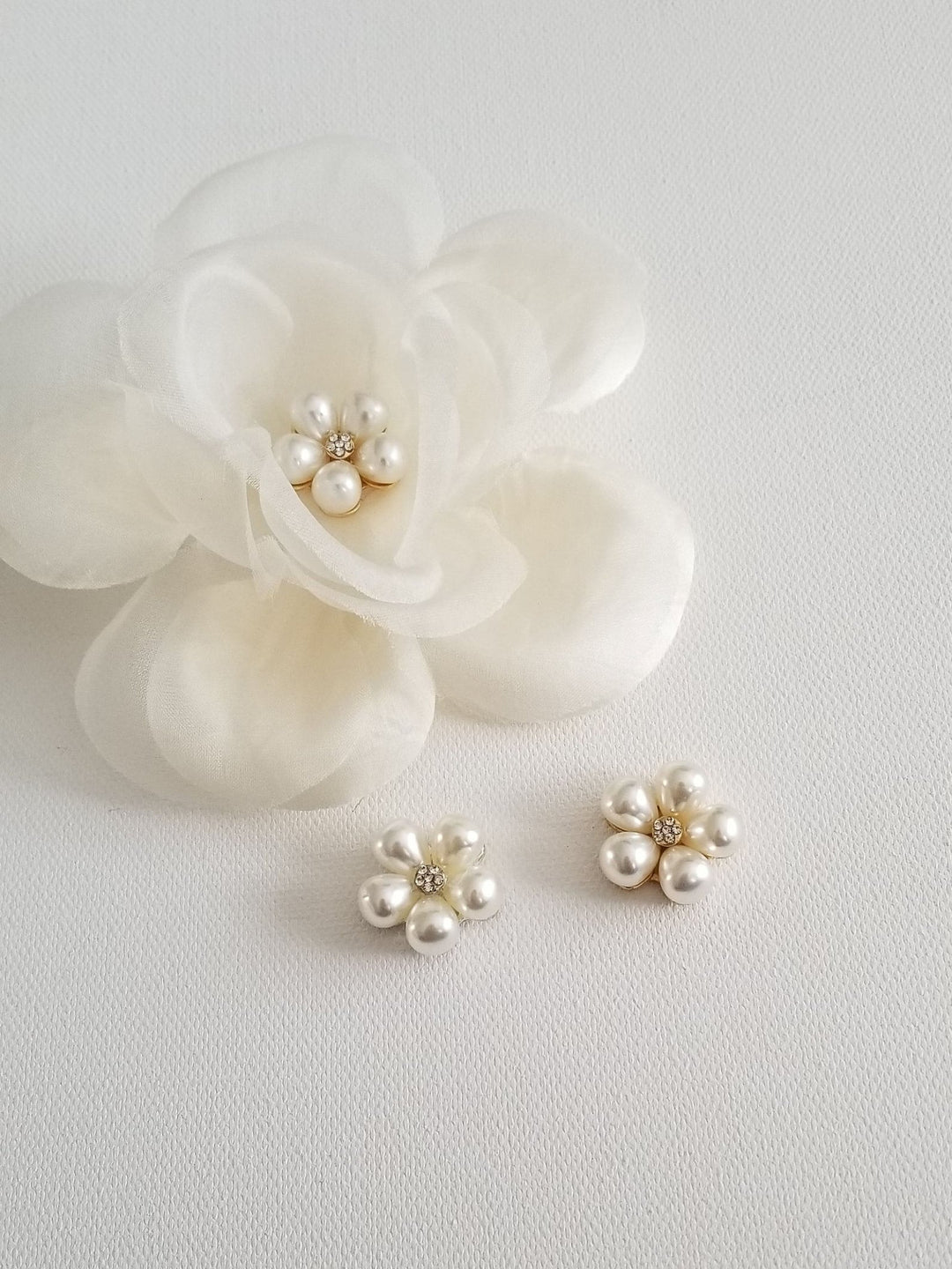 Bridal Flower Hair clips, Wedding Silk Hair Flowers, Wedding Fascinator, Ivory Floral Headpiece, Bridal Flower headpiece, Wedding Hairpiece - felt, faux pearls, silk organza, silk satin, metal alligator clip, rhinestones