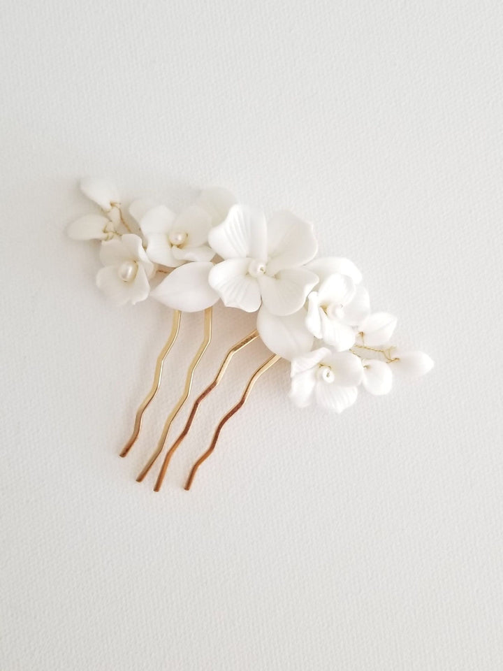 Modern White Wedding Hair Comb for Bride with Porcelain Flowers, Floral Wedding Hair Accessory with Freshwater Pearls and Clay Flowers - Porcelain Flowers, Freshwater Pearls, Metal Comb, Wire